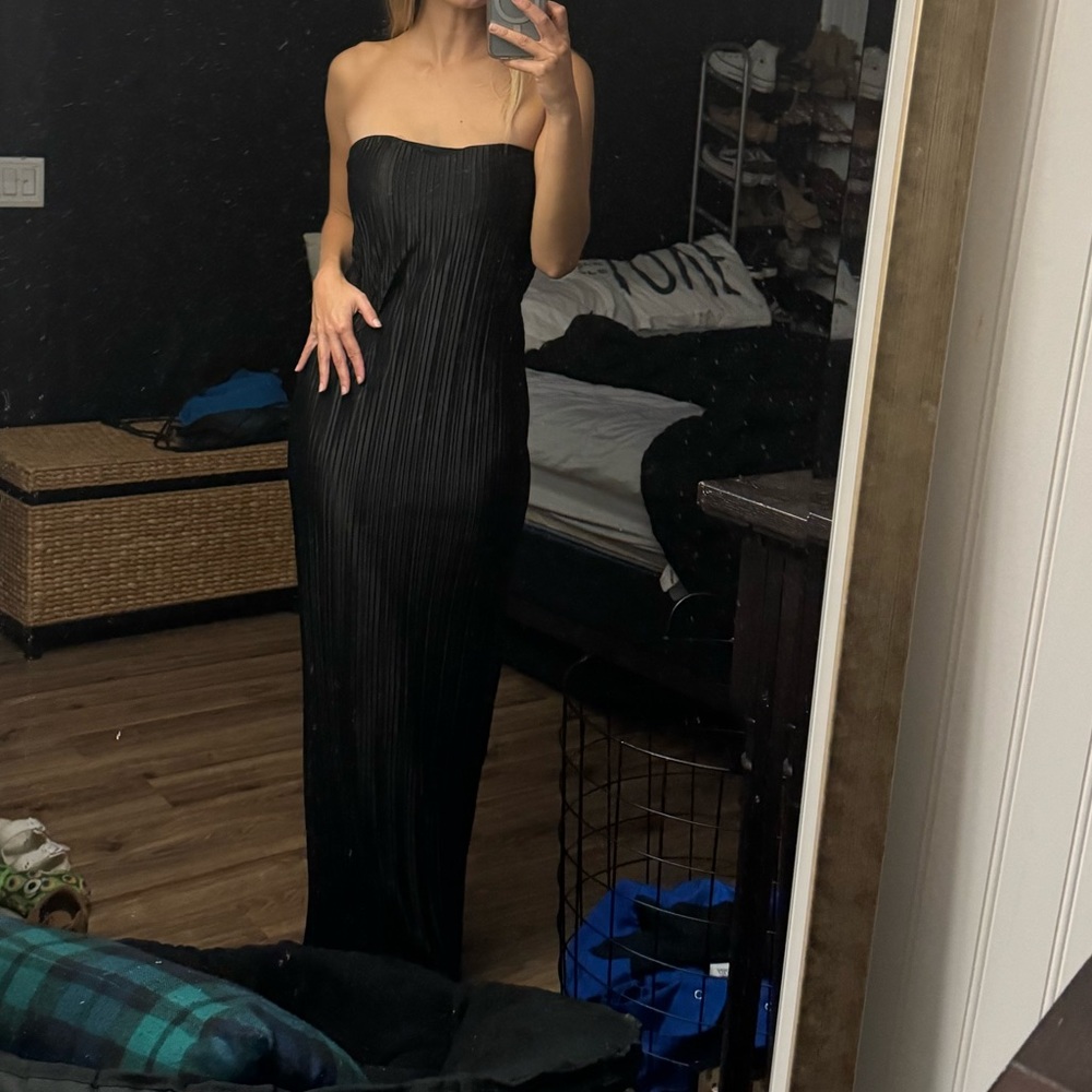 Elegant black dress/2K fashion look